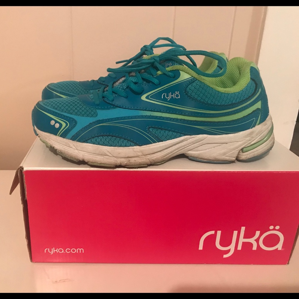 Ryka sz 8 womens sneaker. Memory foam pillow soft